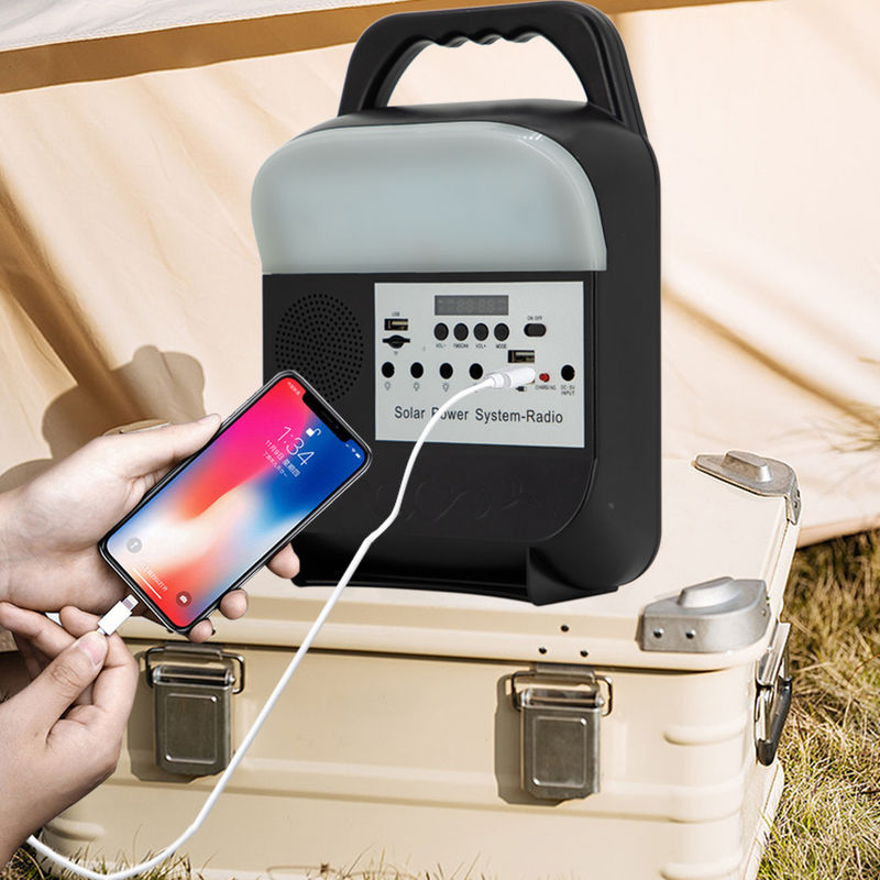 USBポートが付いているラジオと置かれる再充電可能な家エネルギー照明装置のキットの太陽球根