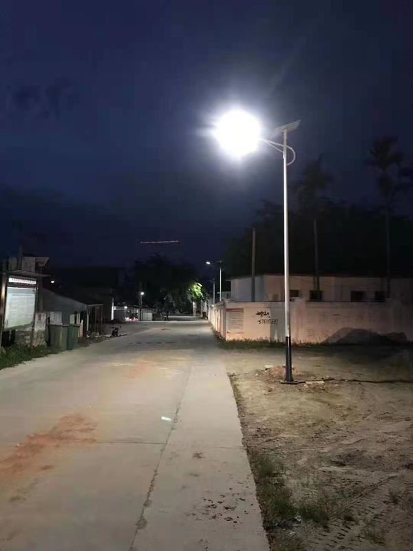 2太陽街灯60W 80W太陽LEDの道のすべては半太陽街灯をつける