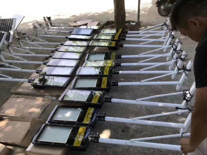 2つの太陽街灯60W 100W 300W 500W太陽LEDの道ライトのすべて